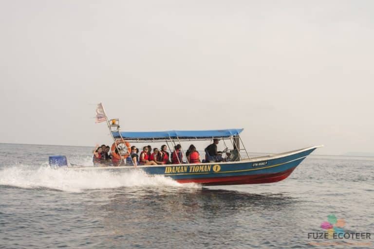 Corporate volunteering boat with smiling volunteers