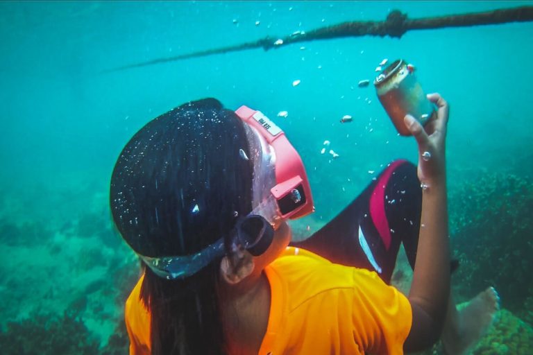 Sea clean up with the Perhentian kids